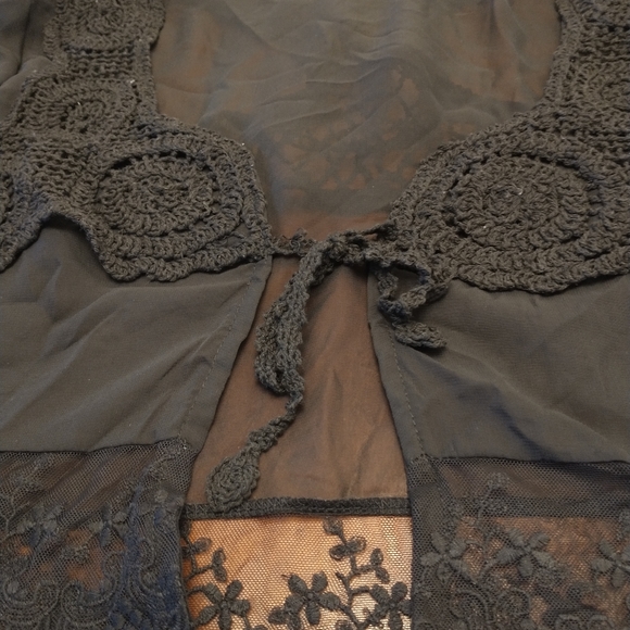 🌺Poof ❤️❤️black long sleeve top - Picture 3 of 9